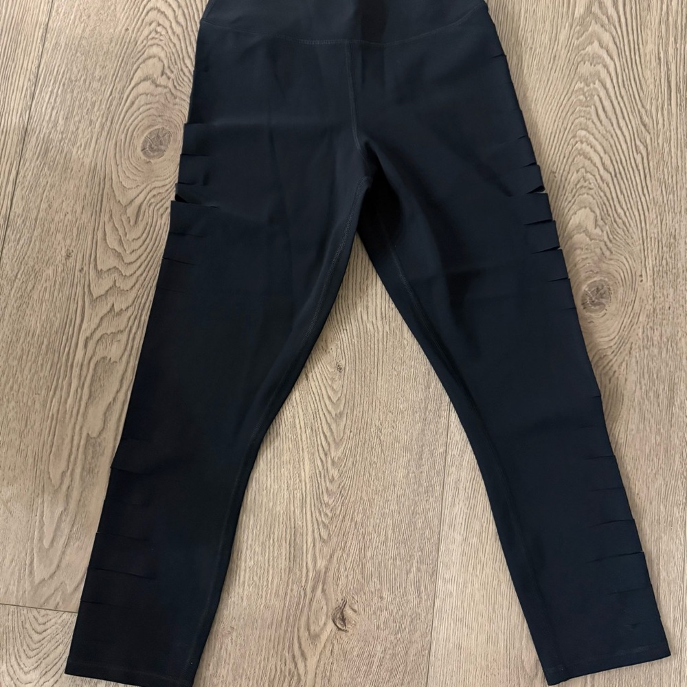 ALO Yoga Black Leggings-with slits